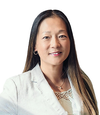 Portrait of Lisa Reeves, REALTOR®.